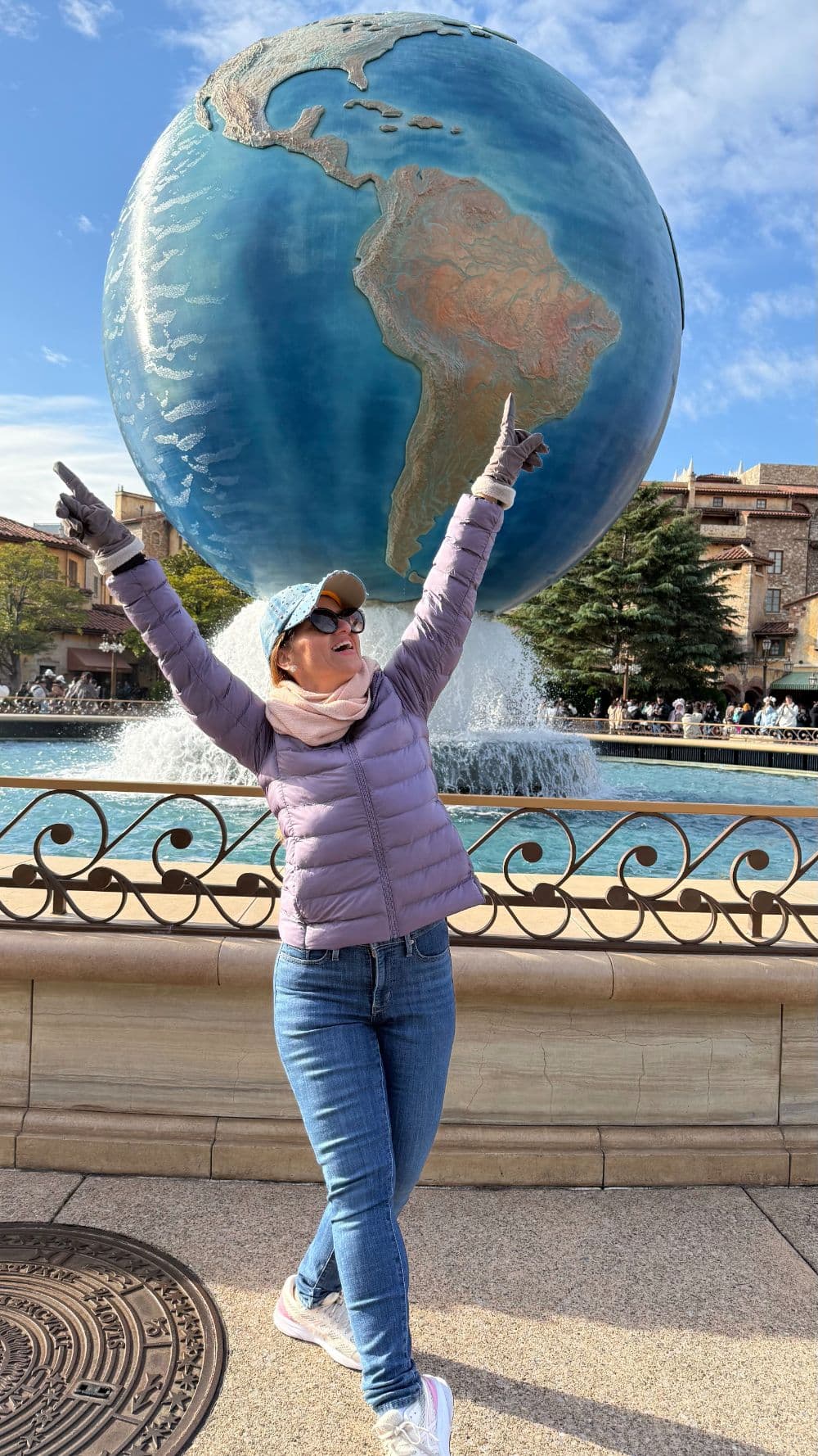 Globo AquaSphere na entrada do Tokyo DisneySea, no Tokyo Disney Resort